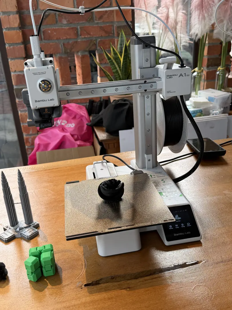 Pencetak 3D Bambu A1 Mini dipamerkan
