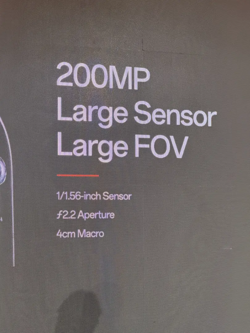 Slaid 200MP Large Sensor di majlis pelancaran